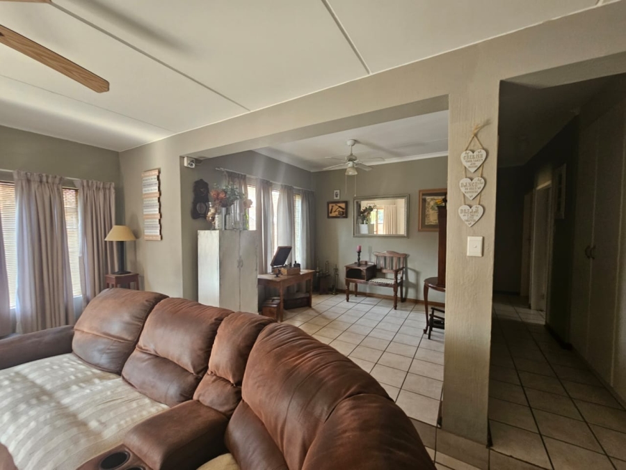 3 Bedroom Property for Sale in Safari Gardens North West